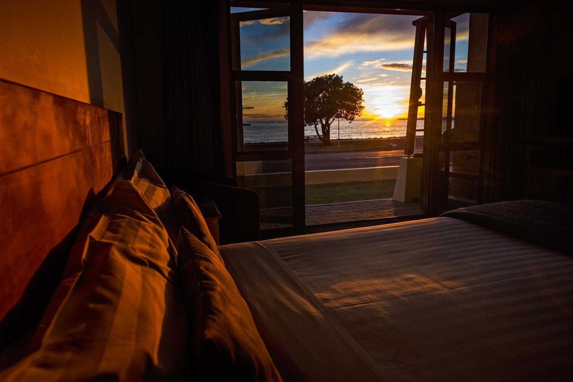 The Anchor Inn Beachfront Motel Kaikoura Exterior photo