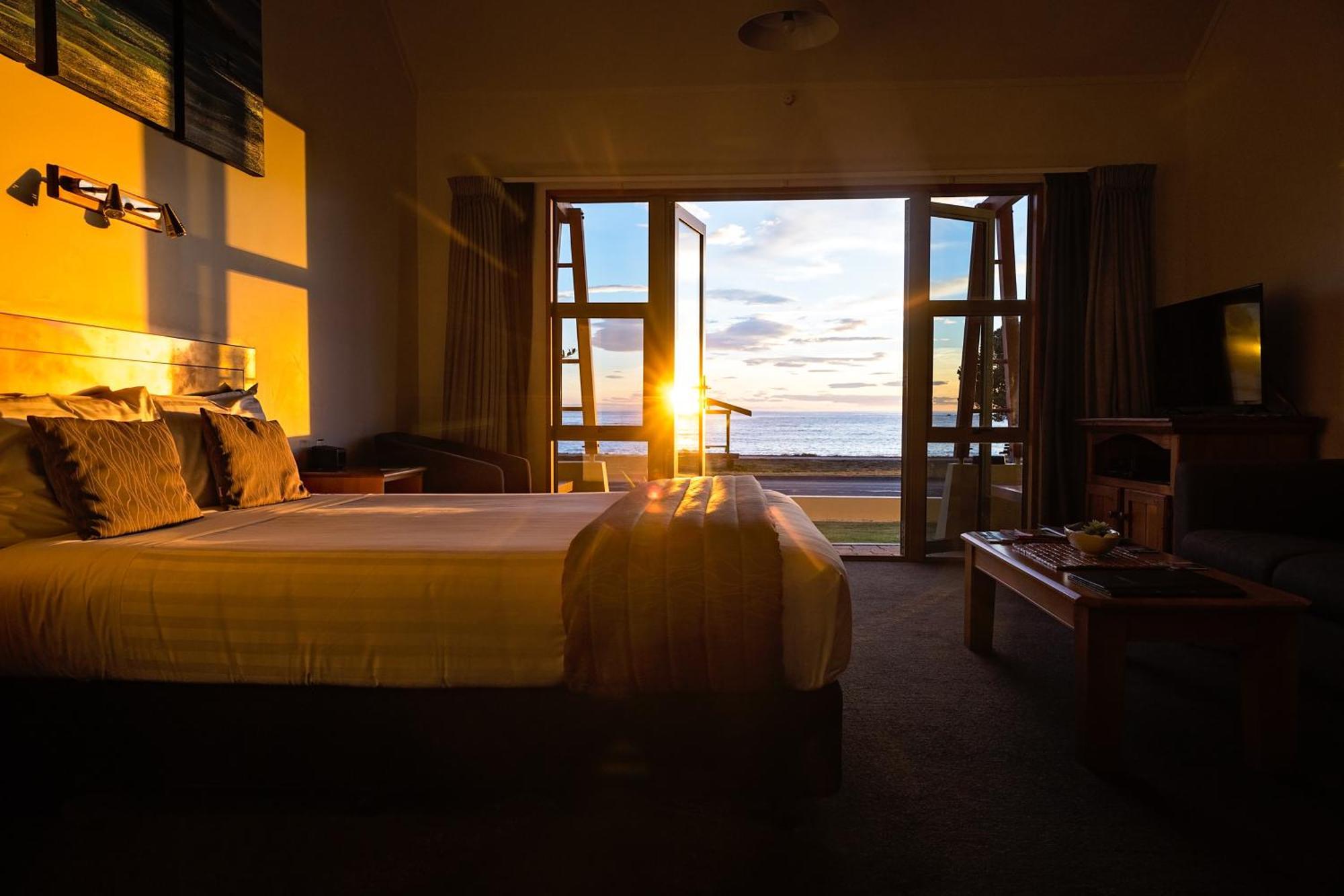 The Anchor Inn Beachfront Motel Kaikoura Exterior photo